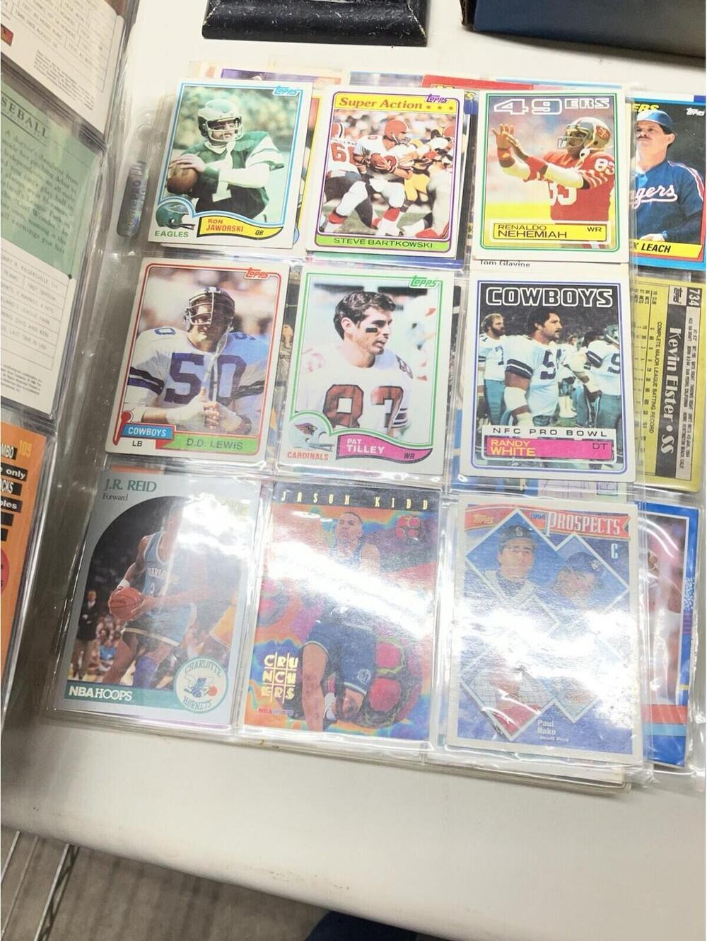 Random Lot Of Baseball Cards (90% Baseball 10% Other) - Picture 10 of 11